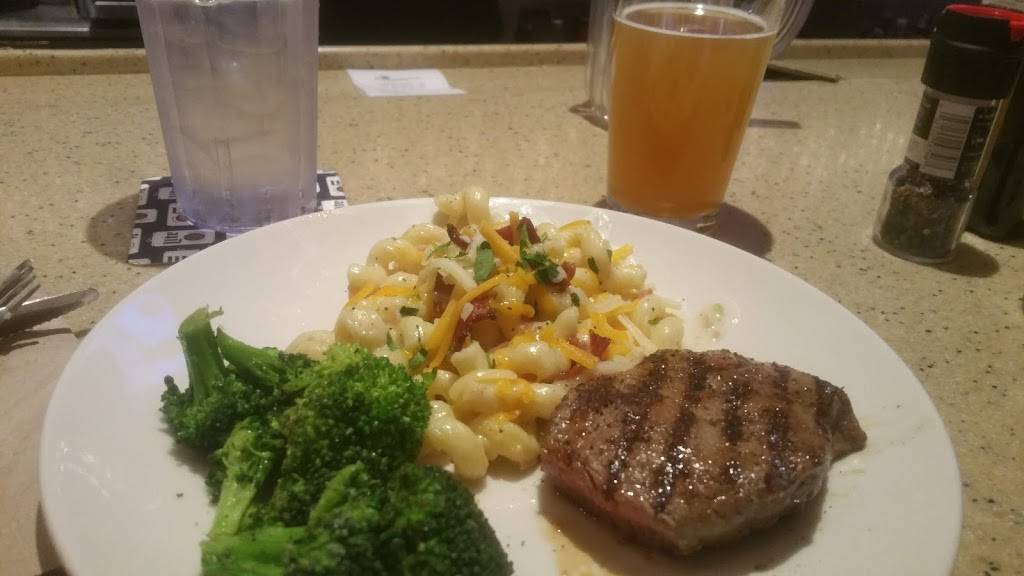 Applebees Grill + Bar | restaurant | 1107 West Chester Pike, West Chester, PA 19382, USA | 6106960751 OR +1 610-696-0751