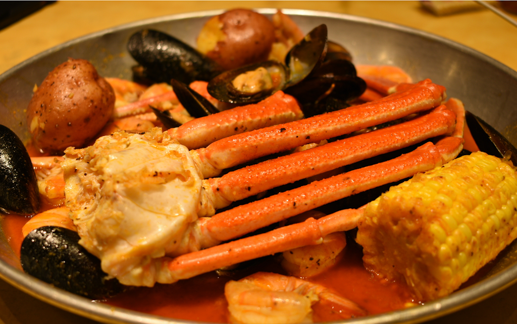 J&C Crab - Juicy Seafood | restaurant | 9321 6 Mile Cypress Pkwy #100, Fort Myers, FL 33966, USA | 2396907088 OR +1 239-690-7088