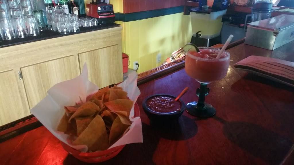 Swayz Mexican Grill | restaurant | 4048 S Packard Ave, St Francis, WI 53235, USA | 4144861380 OR +1 414-486-1380