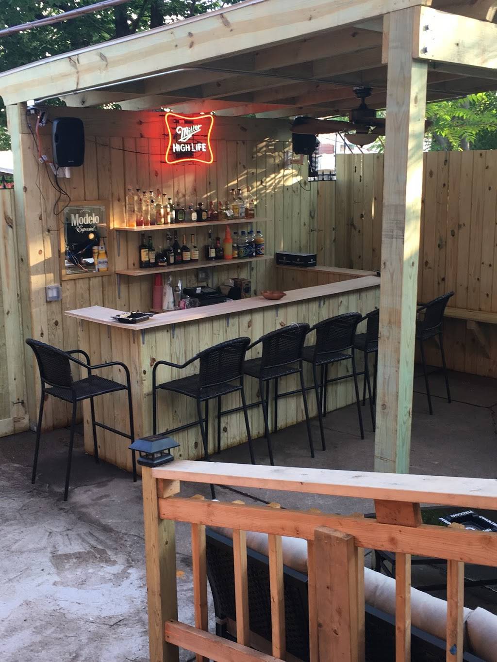 Chill’s bar and grill | restaurant | 2942, 5637 W Grand Ave, Chicago, IL 60639, USA | 7736885799 OR +1 773-688-5799