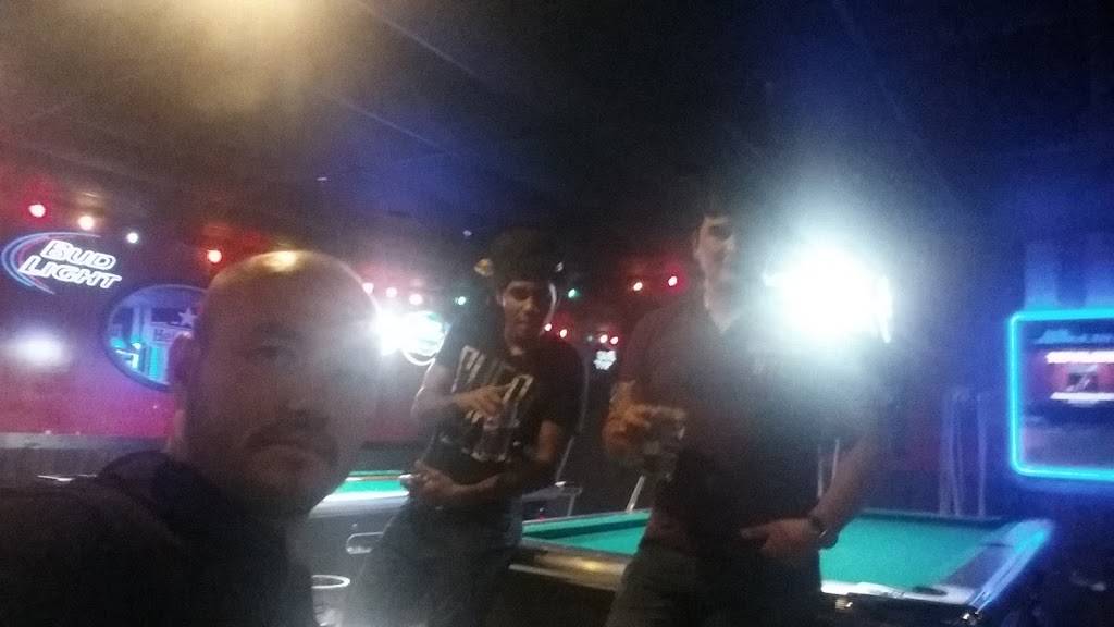 RJs Bar & Grille | restaurant | 5025 E Fowler Ave, Tampa, FL 33617, USA | 8134435380 OR +1 813-443-5380