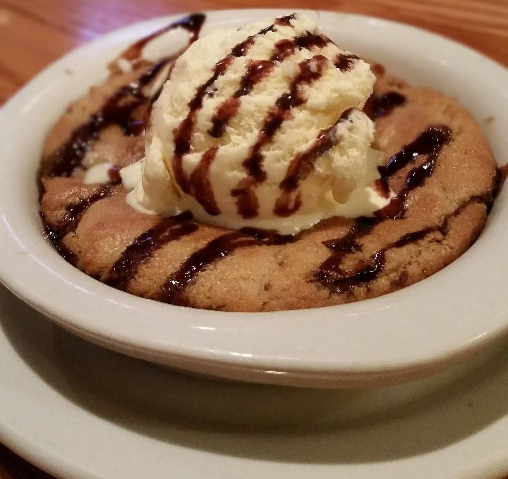 Legends Grille | restaurant | 9969 Jefferson Davis Hwy, Fredericksburg, VA 22407, USA | 5408342443 OR +1 540-834-2443