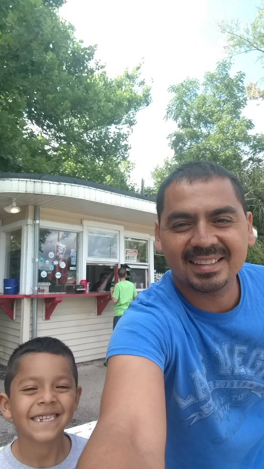 Bings Drive-In | restaurant | 3613 S Main St, Rockford, IL 61102, USA | 8159688663 OR +1 815-968-8663