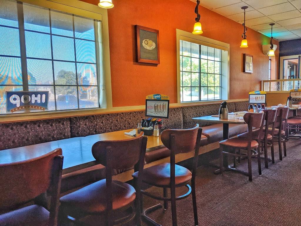 IHOP | restaurant | 3020 Tulare St, Fresno, CA 93721, USA | 5594868642 OR +1 559-486-8642