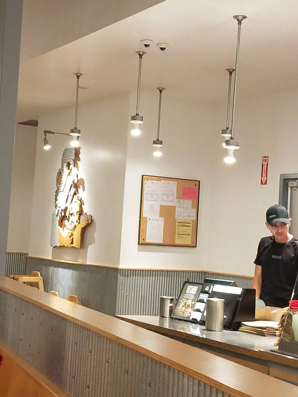 Chipotle Mexican Grill | restaurant | 6864 Johnson Dr, Mission, KS 66202, USA | 9132613530 OR +1 913-261-3530