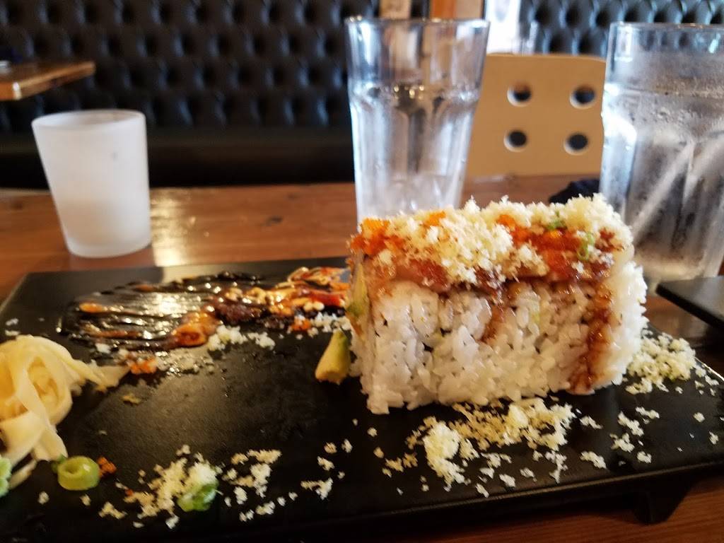 Hands On Modern Thai & Sushi Bar | restaurant | 7117 W Addison St, Chicago, IL 60634, USA | 7737771000 OR +1 773-777-1000