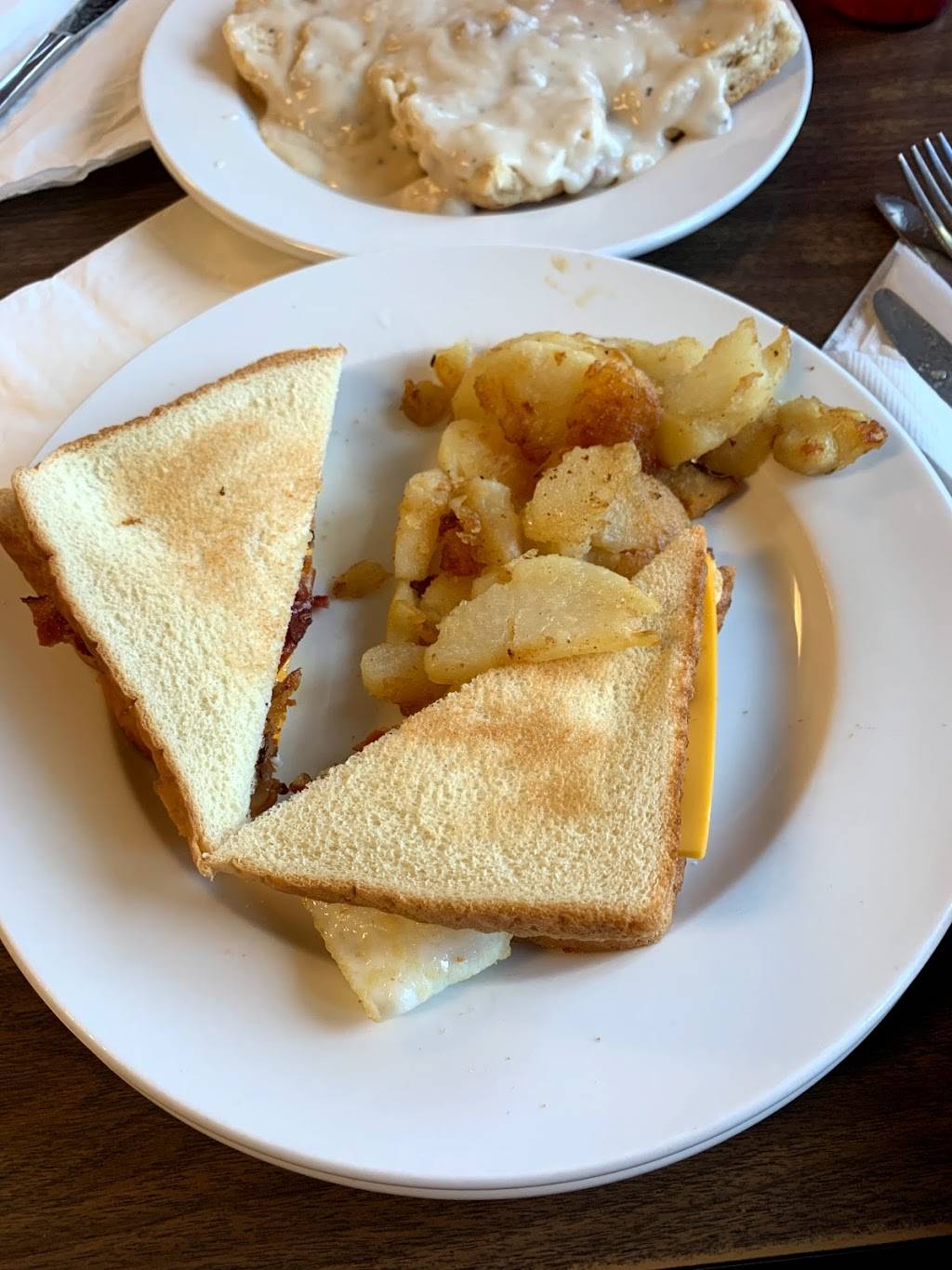 Crescent Inn | restaurant | 10144 3 Notch Rd, Troy, VA 22974, USA | 4345898810 OR +1 434-589-8810