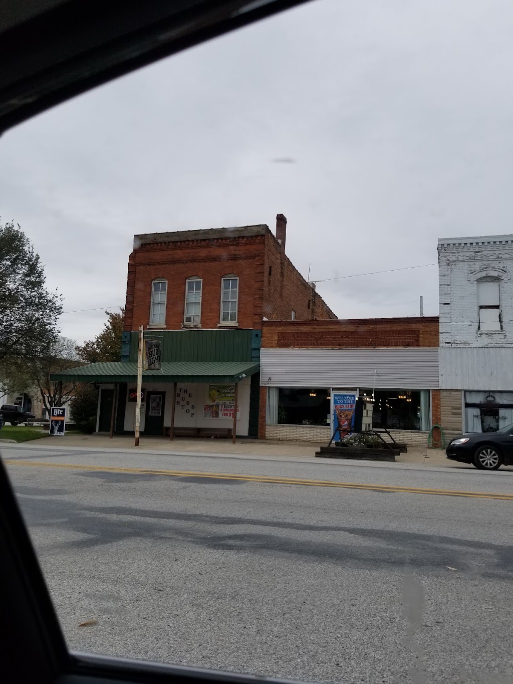 The Buss Stop | restaurant | 203 Center St, Augusta, IL 62311, USA | 2173922511 OR +1 217-392-2511