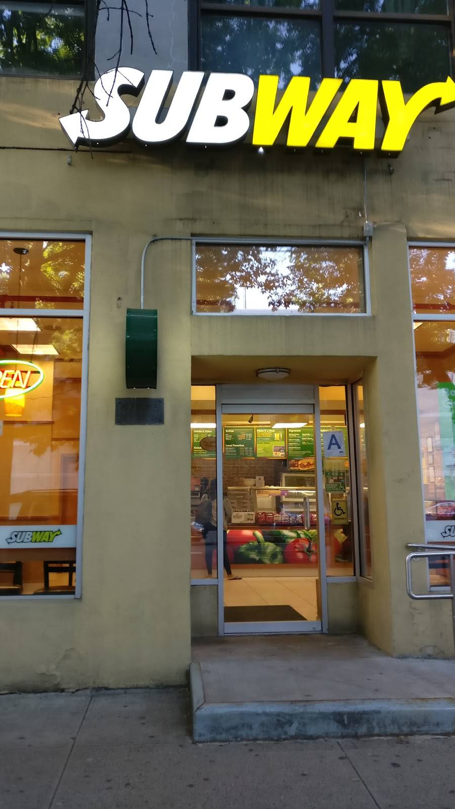 Subway Restaurants | restaurant | 37-11 35th Ave, Astoria, NY 11106, USA | 7184334060 OR +1 718-433-4060