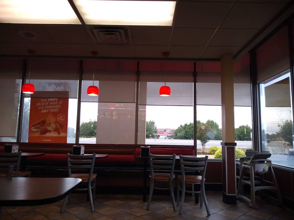 Hardees | restaurant | 1300 N Memorial Dr, Greenville, NC 27834, USA | 2527527724 OR +1 252-752-7724