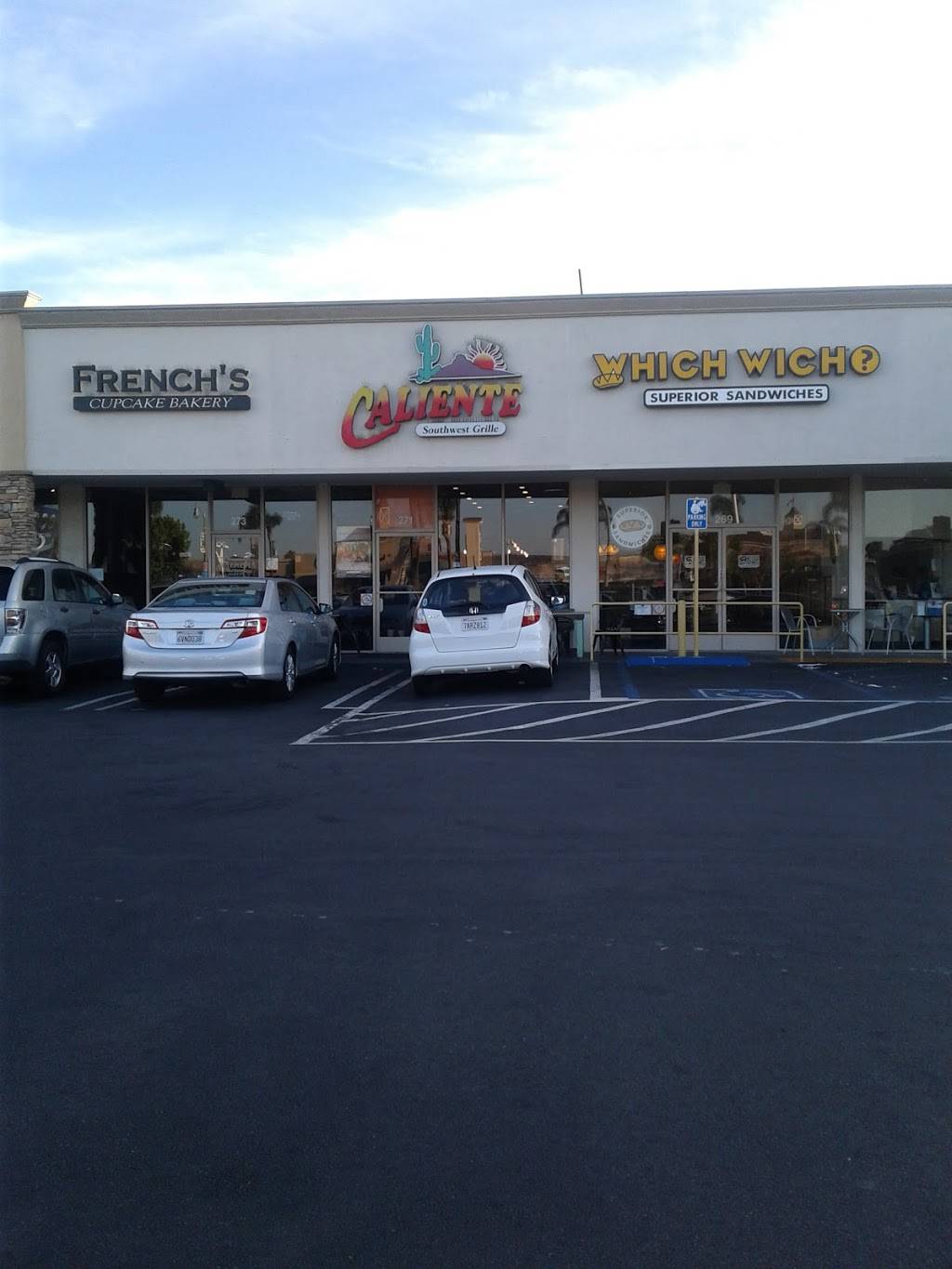 Caliente Southwest Grill | restaurant | 271 E 17th St, Costa Mesa, CA 92627, USA | 9495150909 OR +1 949-515-0909