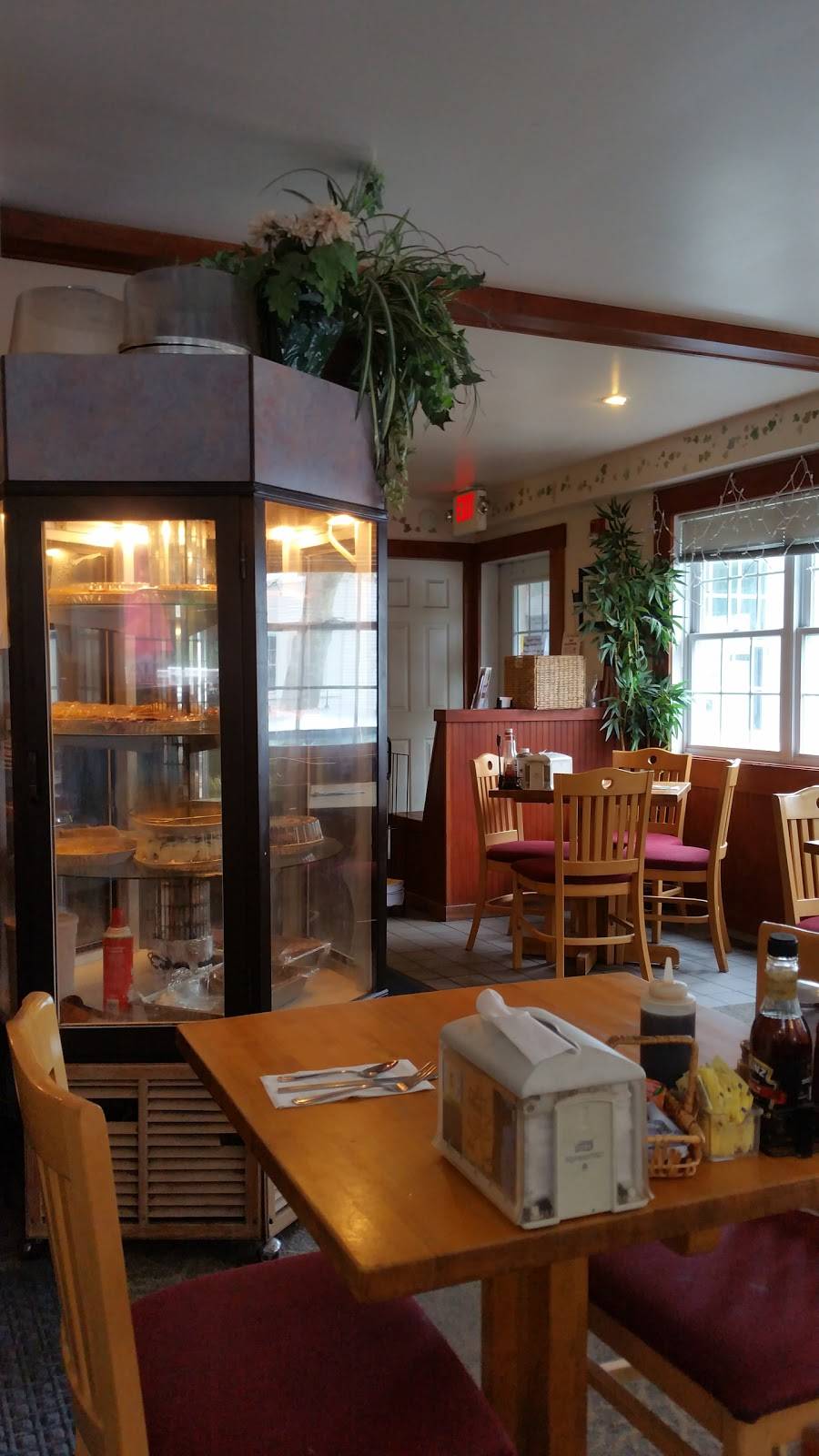 The Commons Lunch | restaurant | 48 Commons, Little Compton, RI 02837, USA | 4016354388 OR +1 401-635-4388