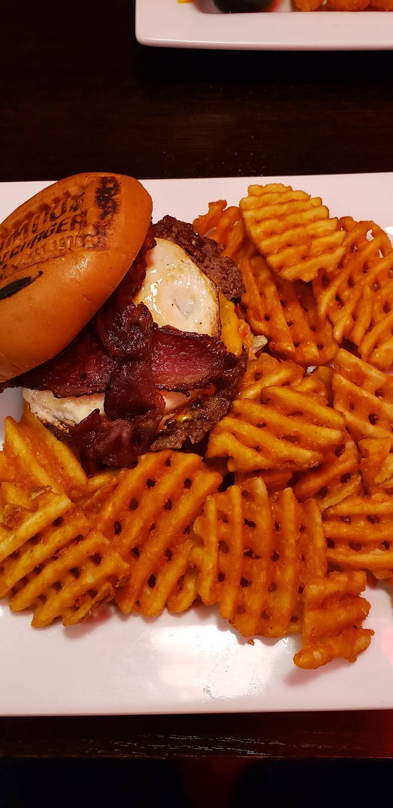 Famous Hamburger | restaurant | Great Lakes Crossing Dr, Auburn Hills, MI 48326, USA | 2489757760 OR +1 248-975-7760