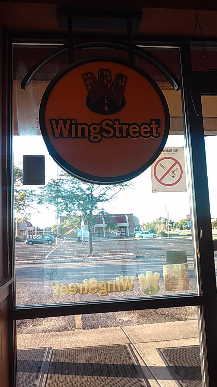 Pizza Hut | meal delivery | 1885 S Rock Rd, Wichita, KS 67207, USA | 3166855577 OR +1 316-685-5577