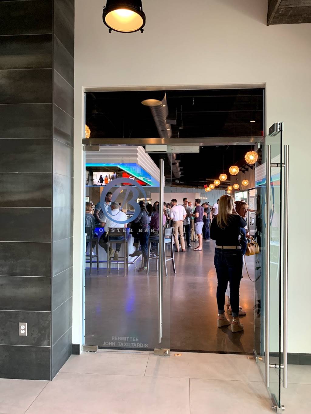 Boca Oyster Bar | restaurant | 10 E Main St, Bridgeport, CT 06608, USA | 2036124848 OR +1 203-612-4848