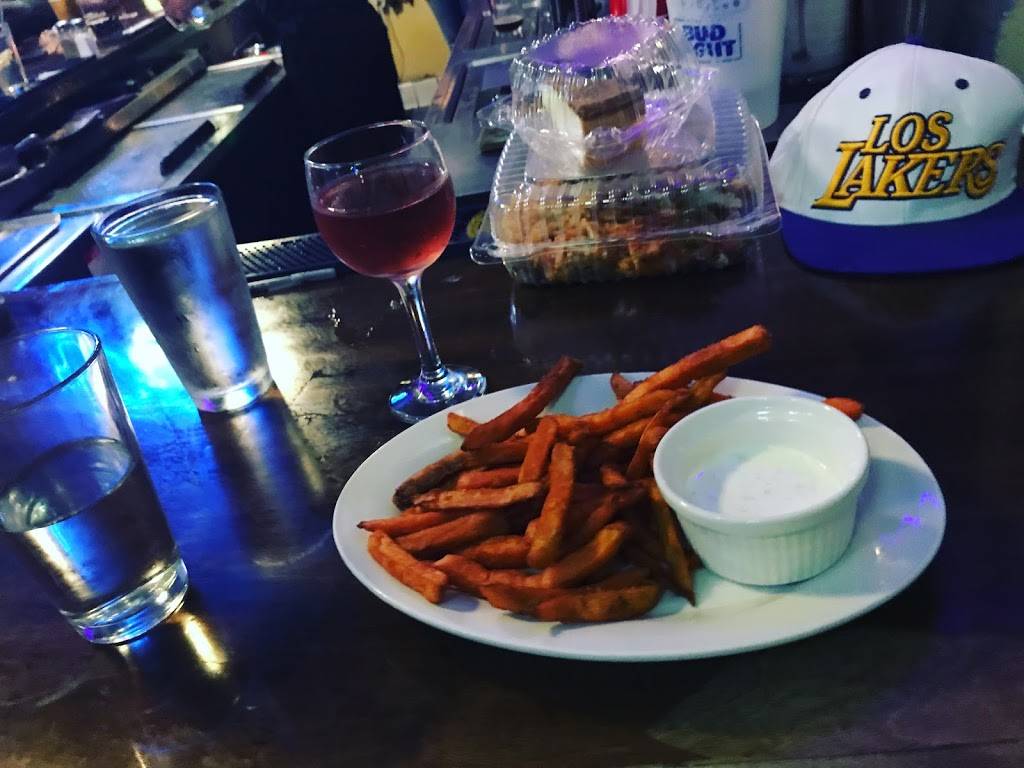 Suzys Bar & Grill | restaurant | 1141 Aviation Blvd, Hermosa Beach, CA 90254, USA | 3103796171 OR +1 310-379-6171