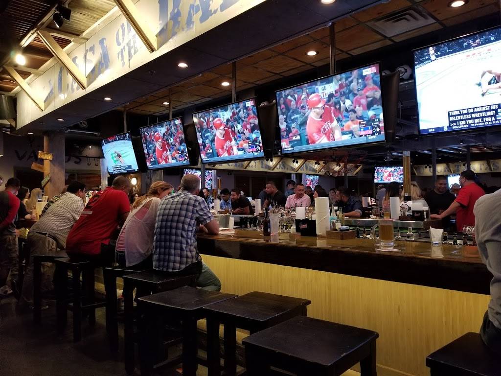 Ojos Locos Sports Cantina - Arlington | restaurant | 1620 E Copeland Rd, Arlington, TX 76011, USA | 4696731180 OR +1 469-673-1180