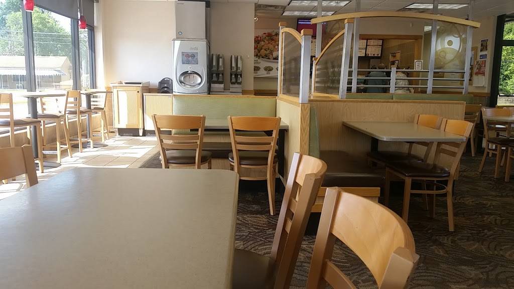 Wendys | restaurant | 2602 Gihon Rd, Parkersburg, WV 26101, USA | 3044285911 OR +1 304-428-5911