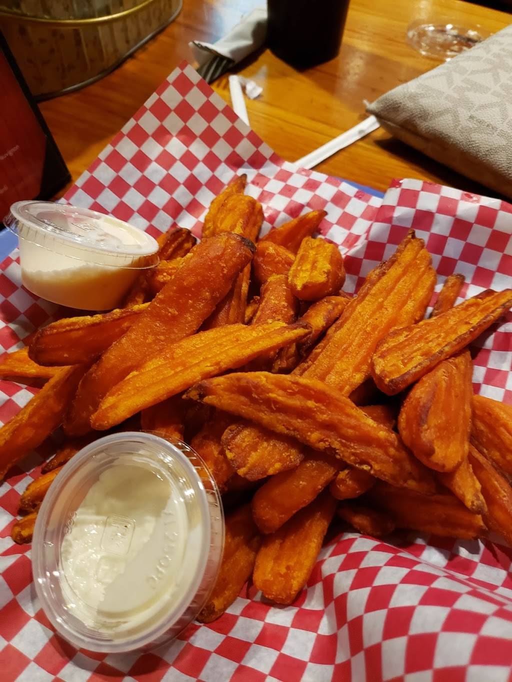 Barnwood Restaurant | restaurant | 14 Deer Ln, Catskill, NY 12414, USA | 5189432200 OR +1 518-943-2200