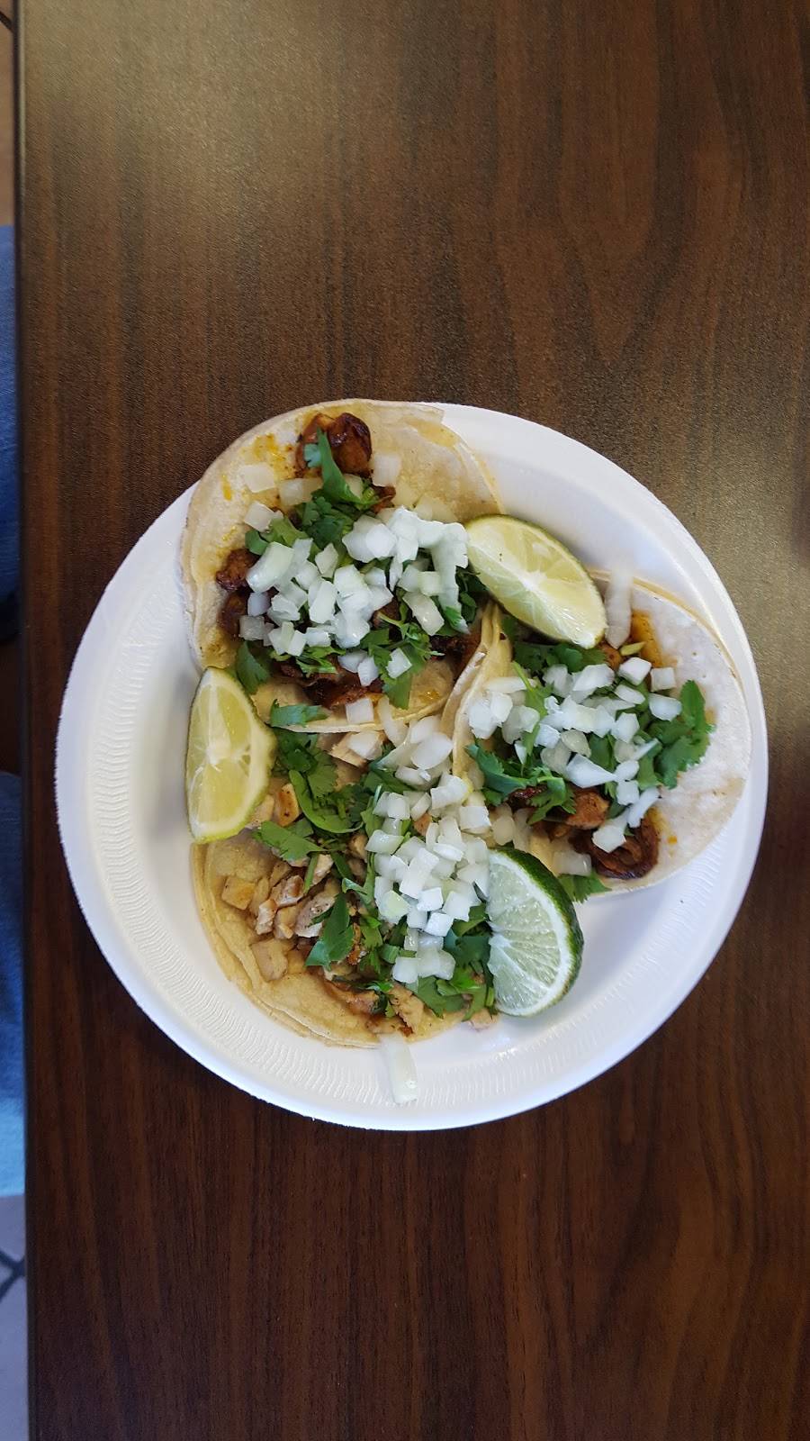 Lucas Tacos | restaurant | 1150 W Pioneer Dr, Irving, TX 75061, USA | 9722036770 OR +1 972-203-6770