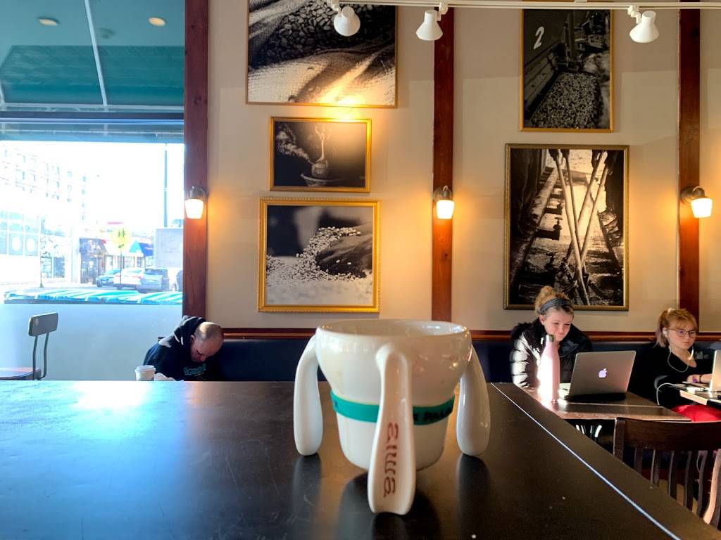 Starbucks | cafe | 2525 1/2 N Clark St, Chicago, IL 60614, USA | 7732960898 OR +1 773-296-0898