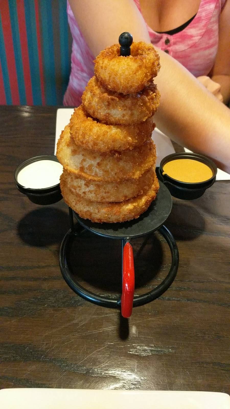 Red Robin Gourmet Burgers and Brews | restaurant | 18810 E US Hwy 40, Independence, MO 64055, USA | 8167955678 OR +1 816-795-5678