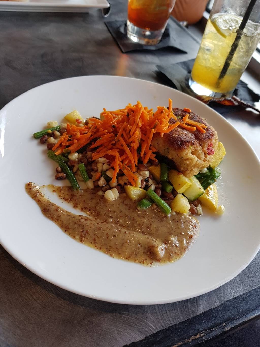 Breakwater Restaurant & Bar | restaurant | 203 Carteret St Ste 102, Beaufort, SC 29902, USA | 8433790052 OR +1 843-379-0052