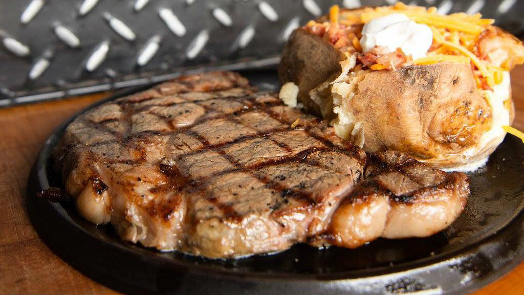 Snookums Steakhouse | restaurant | 806 E Main St #1706, Henderson, TN 38340, USA | 7319893490 OR +1 731-989-3490
