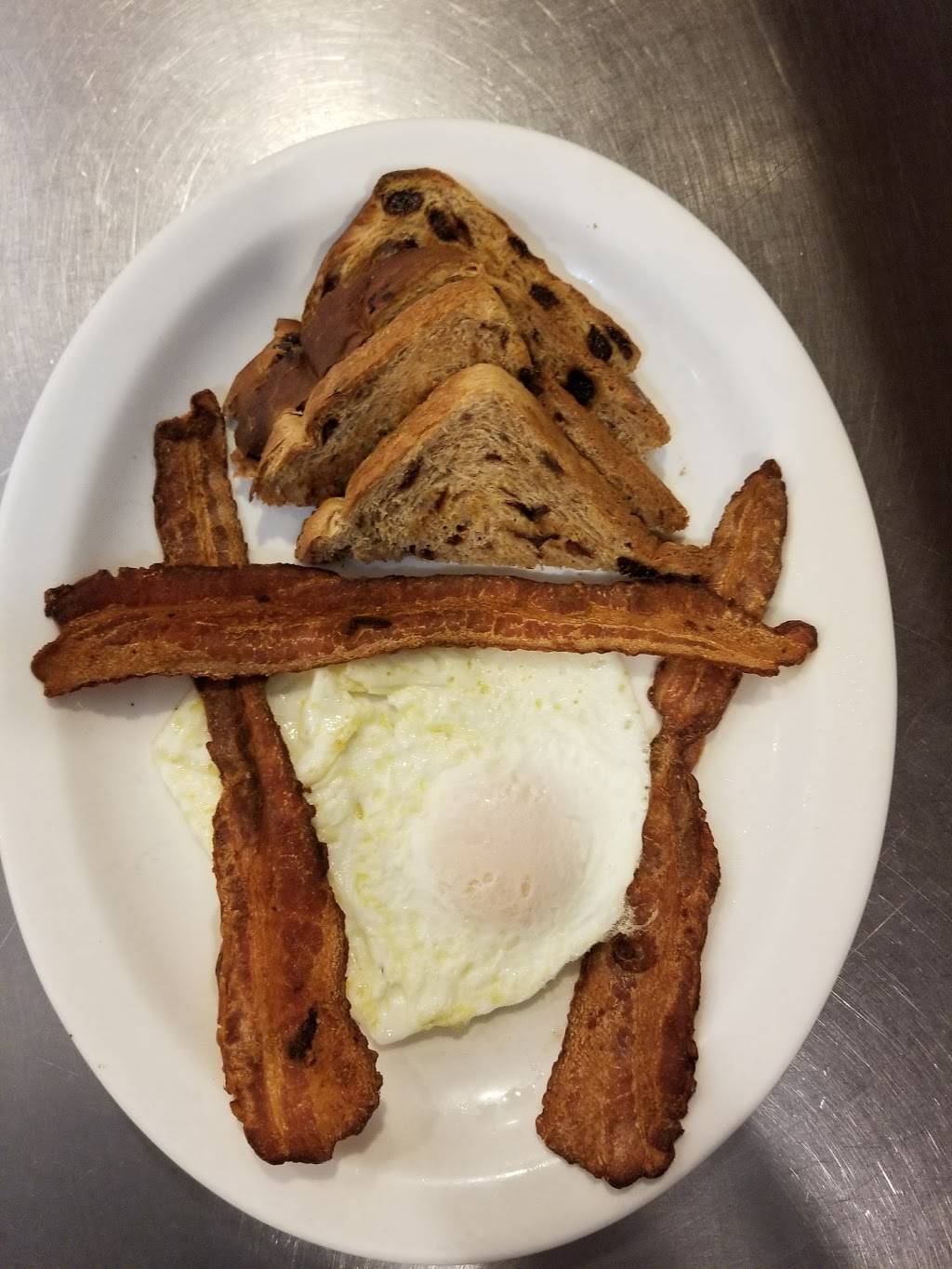 Maple Leaf Restaurant | restaurant | 111 S Center St, Geneseo, IL 61254, USA | 3099446789 OR +1 309-944-6789