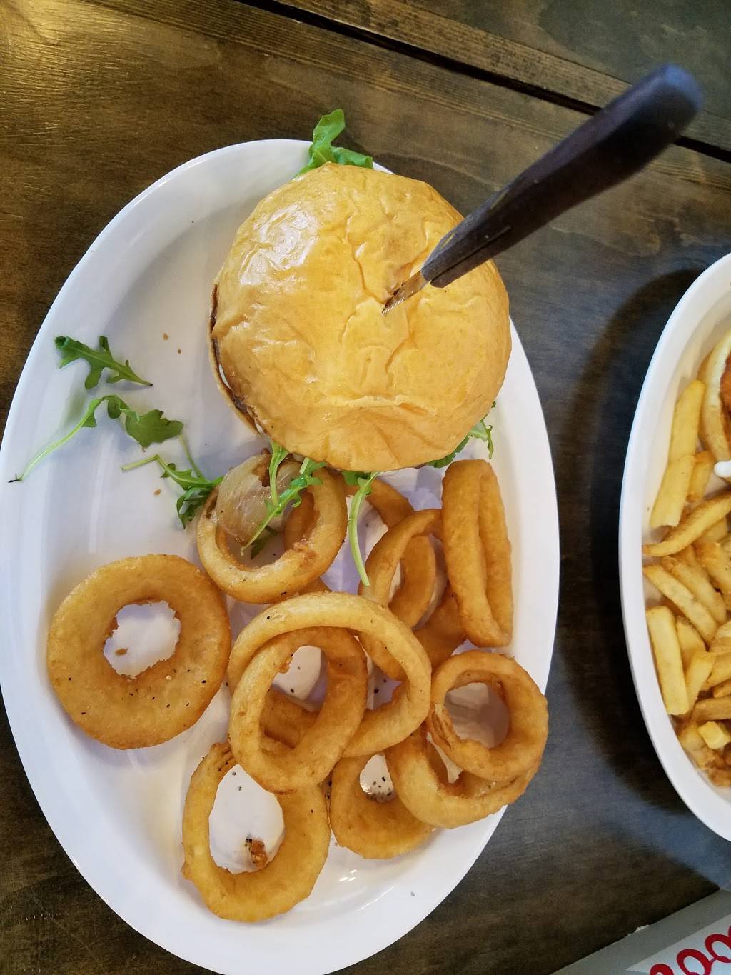 Bookmakers Burgers Bourbon Brews | restaurant | 25791 E Smoky Hill Rd #50, Aurora, CO 80016, USA | 3033538298 OR +1 303-353-8298