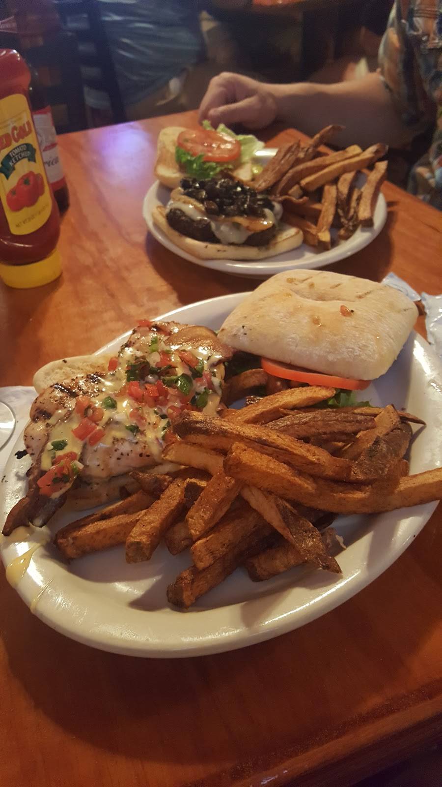 Buffalo Nickel Bar & Grill | restaurant | 105 S Llano St, Fredericksburg, TX 78624, USA | 8309973700 OR +1 830-997-3700