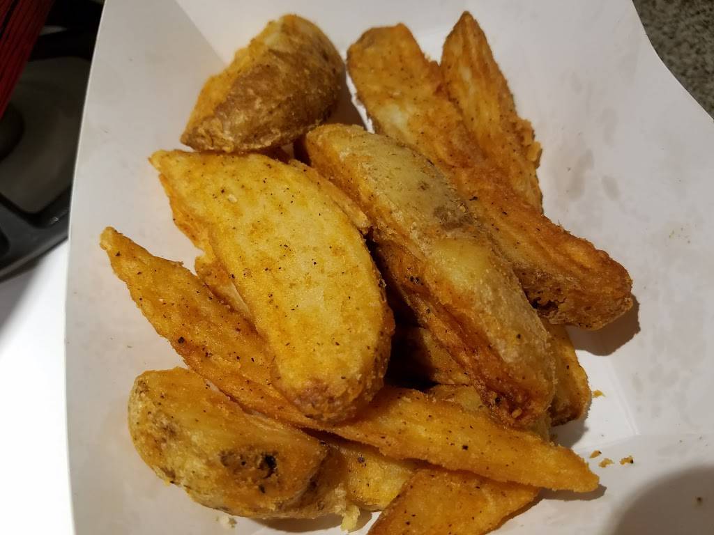 Krispy Krunchy Chicken | meal takeaway | 11741 Hawthorne Blvd, Hawthorne, CA 90250, USA | 3106754104 OR +1 310-675-4104