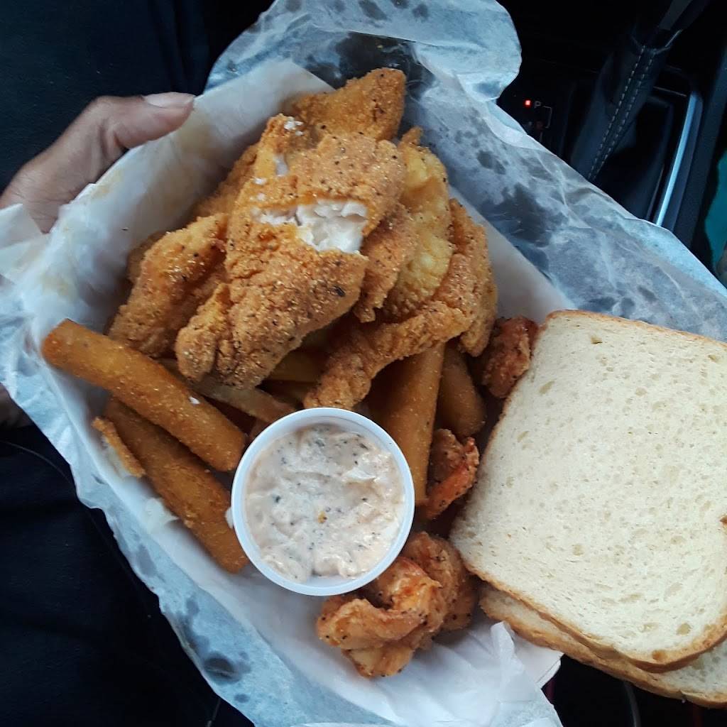 Catfish Floyds | restaurant | 710 Ann Arbor Ave, Dallas, TX 75216, USA | 2143753736 OR +1 214-375-3736