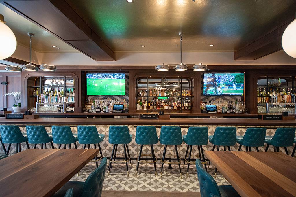 Shenannigans Bar | restaurant | 332 W Broadway, Boston, MA 02127, USA | 6172699509 OR +1 617-269-9509