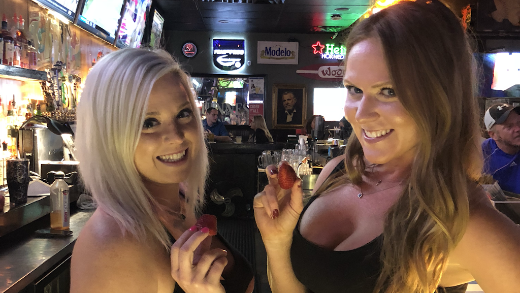 Woodys Tavern | restaurant | 4744 Bryant Irvin Rd #946, Fort Worth, TX 76132, USA | 8177324936 OR +1 817-732-4936