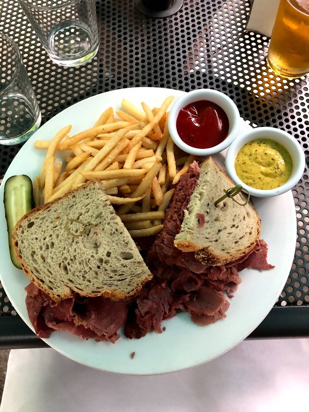 Dublin 4 Irish Pub and Cafe | restaurant | 345 E Ohio St, Chicago, IL 60611, USA | 3126248385 OR +1 312-624-8385