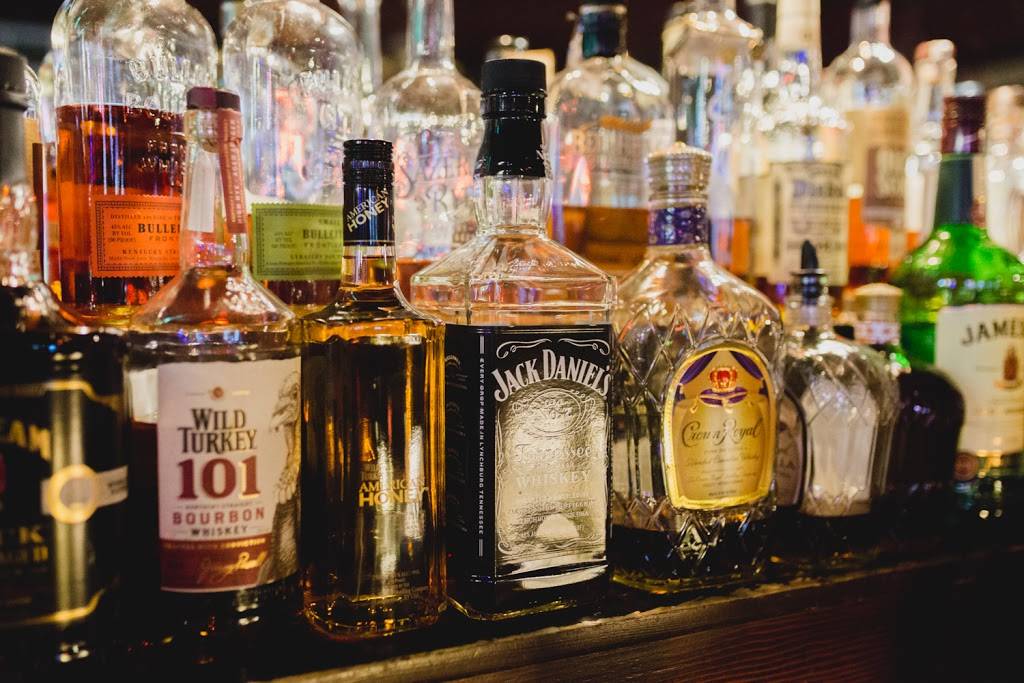 Colombos Cafe & Tavern | cafe | 6487 Manchester Ave, St. Louis, MO 63139, USA | 3146472661 OR +1 314-647-2661