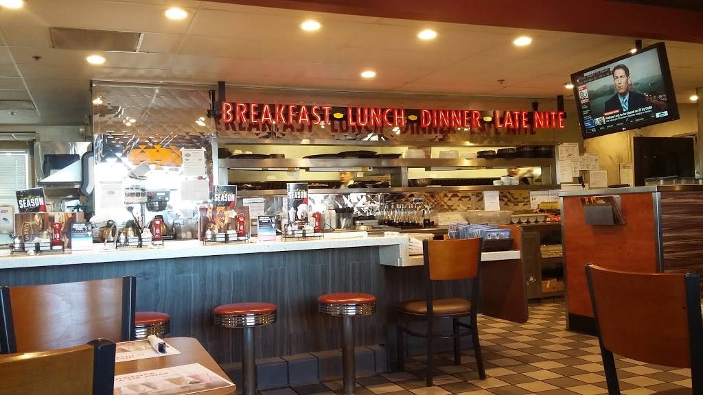 Dennys | restaurant | 1661 E Warner Rd, Gilbert, AZ 85296, USA | 4804972010 OR +1 480-497-2010