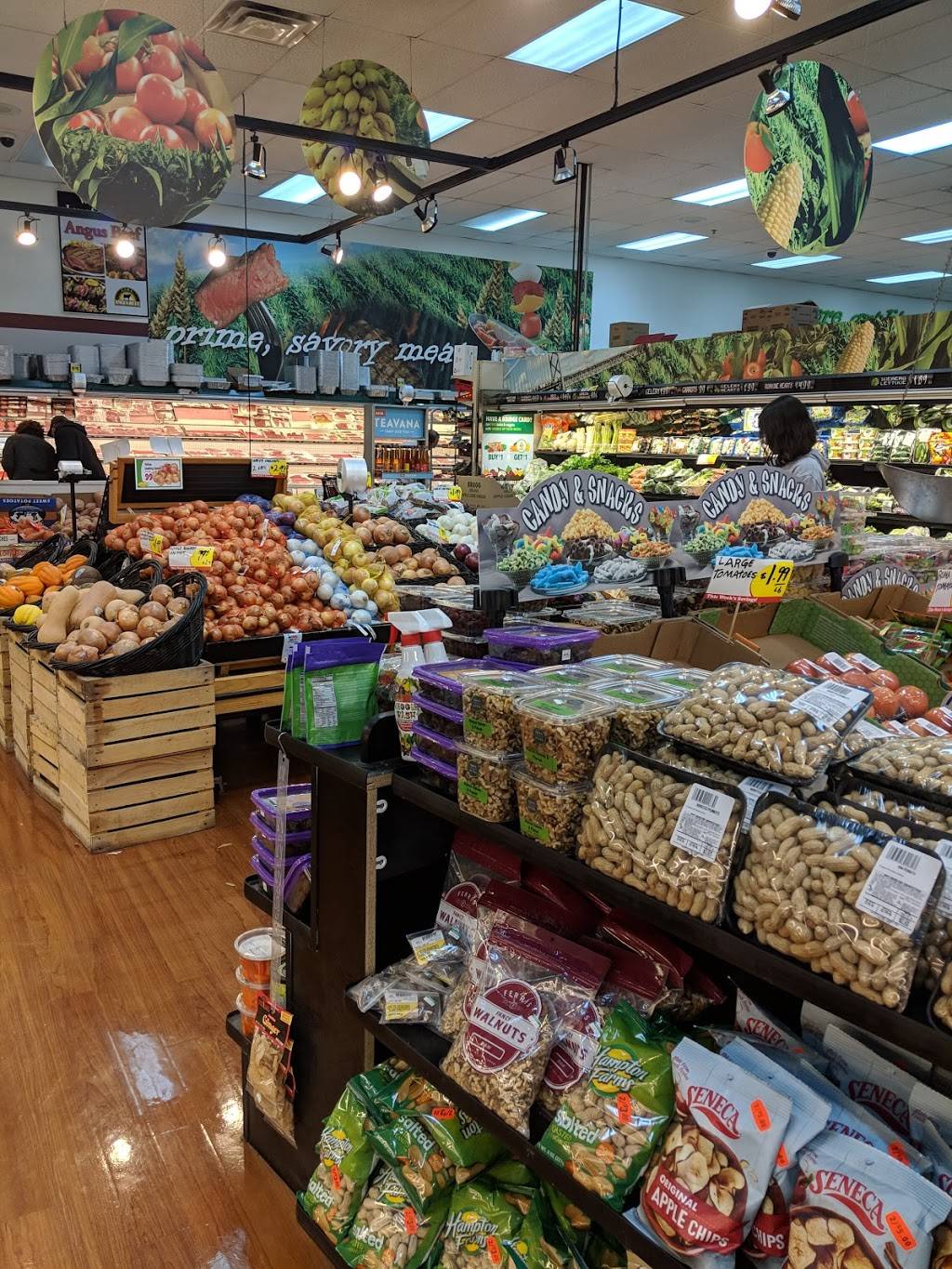 Lafayette Foods | restaurant | 1565 E Lafayette St, Detroit, MI 48207, USA | 3133965600 OR +1 313-396-5600