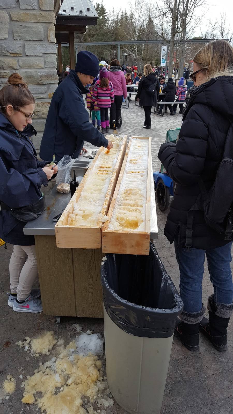 Beaver Tails | restaurant | 525 Rue Saint-Hubert, Granby, QC J2G 5P3, Canada | 4503729113 OR +1 450-372-9113