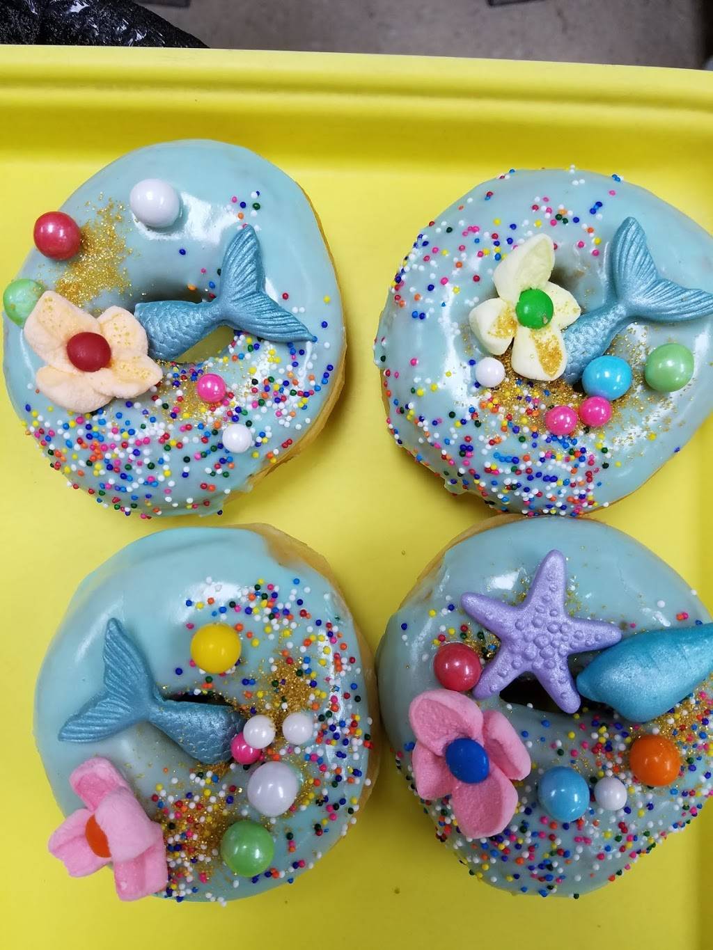 Acton Donuts | restaurant | 3101 Fall Creek Hwy, Granbury, TX 76049, USA | 8173268394 OR +1 817-326-8394