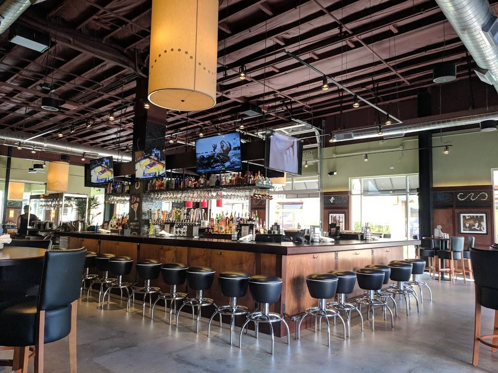 Bar Louie - The District | night club | 2467 Park Ave, Tustin, CA 92782, USA | 6572064600 OR +1 657-206-4600