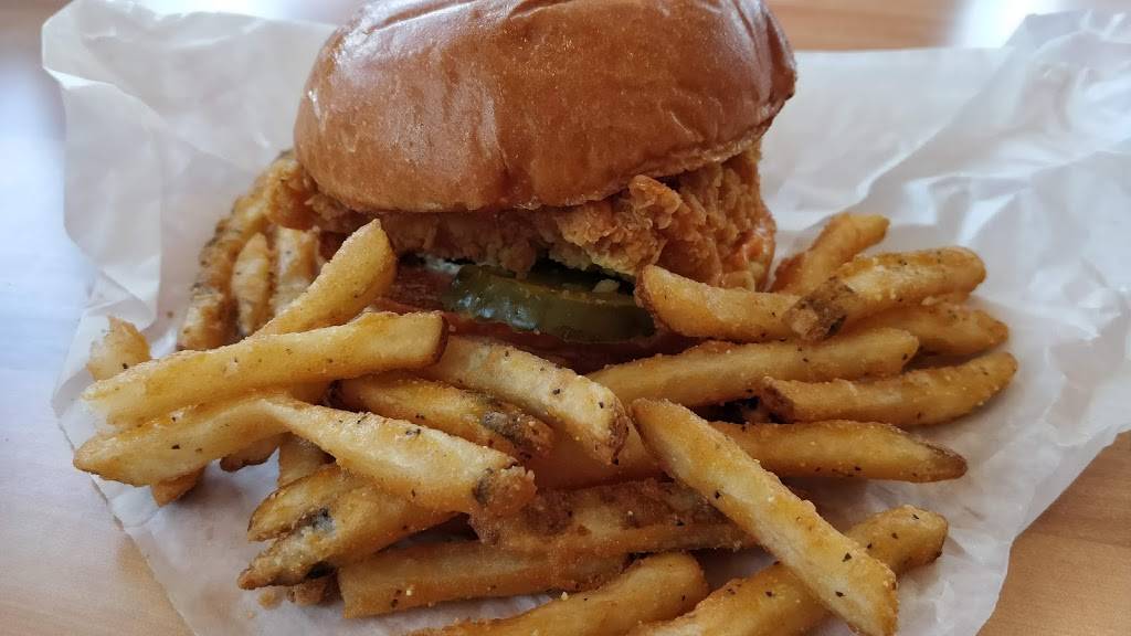 Popeyes Louisiana Kitchen | restaurant | 750 Coral Ridge Ave, Coralville, IA 52241, USA | 3196252240 OR +1 319-625-2240