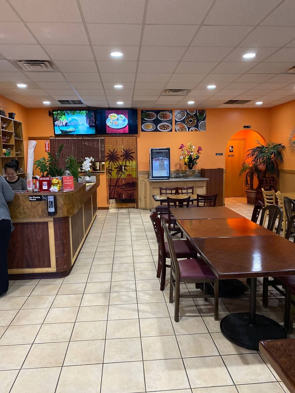 Dee Garden Thai Kitchen | restaurant | 7098 S Redwood Rd, West Jordan, UT 84084, USA | 3852961859 OR +1 385-296-1859