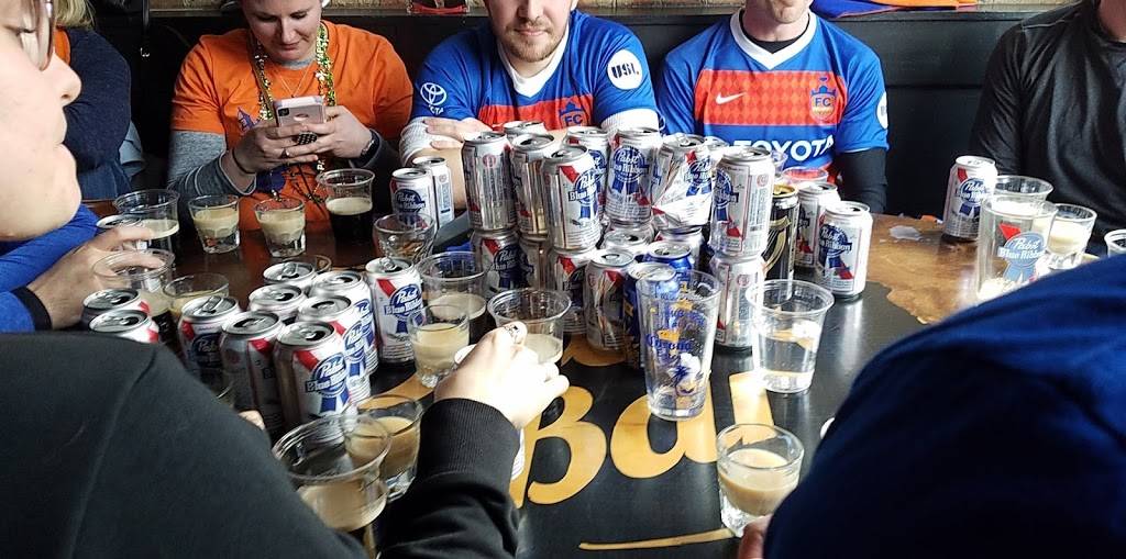 Daniels Pub | restaurant | 2735 Vine St, Cincinnati, OH 45219, USA | 5132811026 OR +1 513-281-1026