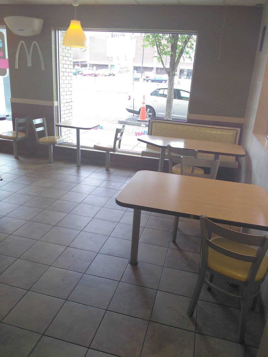 McDonalds | cafe | 1635 Benning Rd NE, Washington, DC 20002, USA | 2023971190 OR +1 202-397-1190
