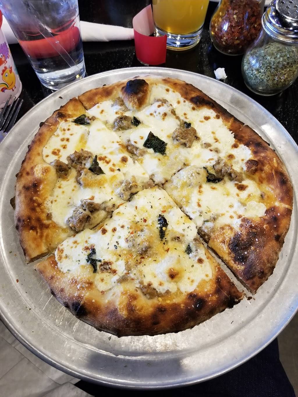 Fat Bottom Bettys | restaurant | 2310 Reed Station Pkwy, Carbondale, IL 62901, USA | 6184573625 OR +1 618-457-3625