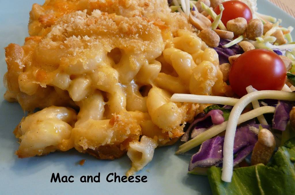 Country Mart | bakery | 3328 Buckhorn Rd, Buckhorn, ON K0L 1J0, Canada | 7056573455 OR +1 705-657-3455