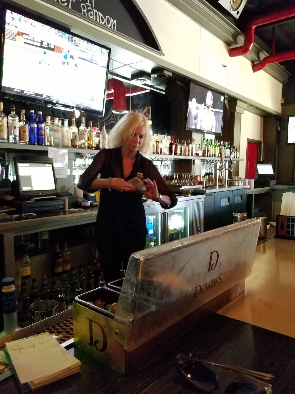 Campus JAX | restaurant | 3950 Campus Dr, Newport Beach, CA 92660, USA | 9492616270 OR +1 949-261-6270