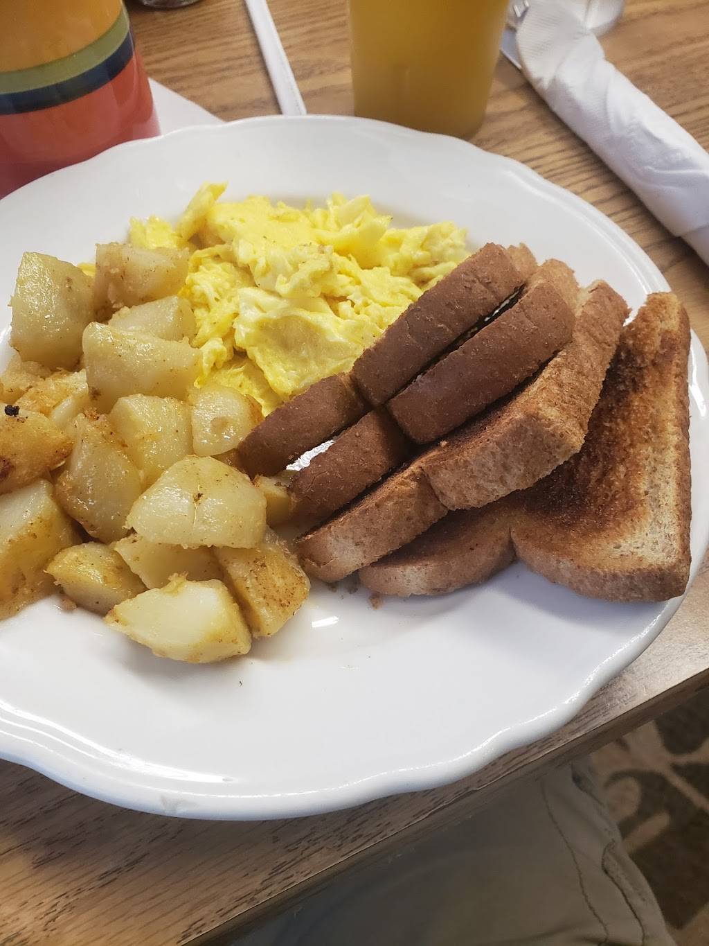 Shirleys Country Kitchen | restaurant | 5924 Old French Rd, Erie, PA 16509, USA | 8148688600 OR +1 814-868-8600